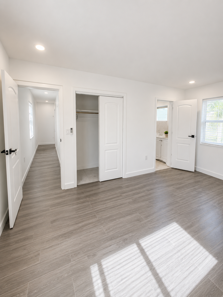 14280 Northeast 6th Avenue - Photo 3 of 10