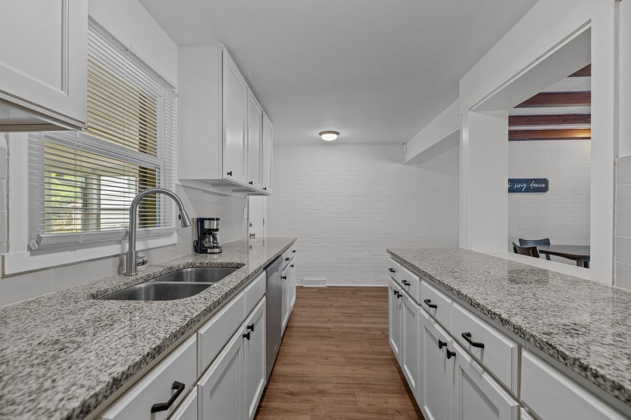 220 Fairson Avenue - Photo 4 of 13