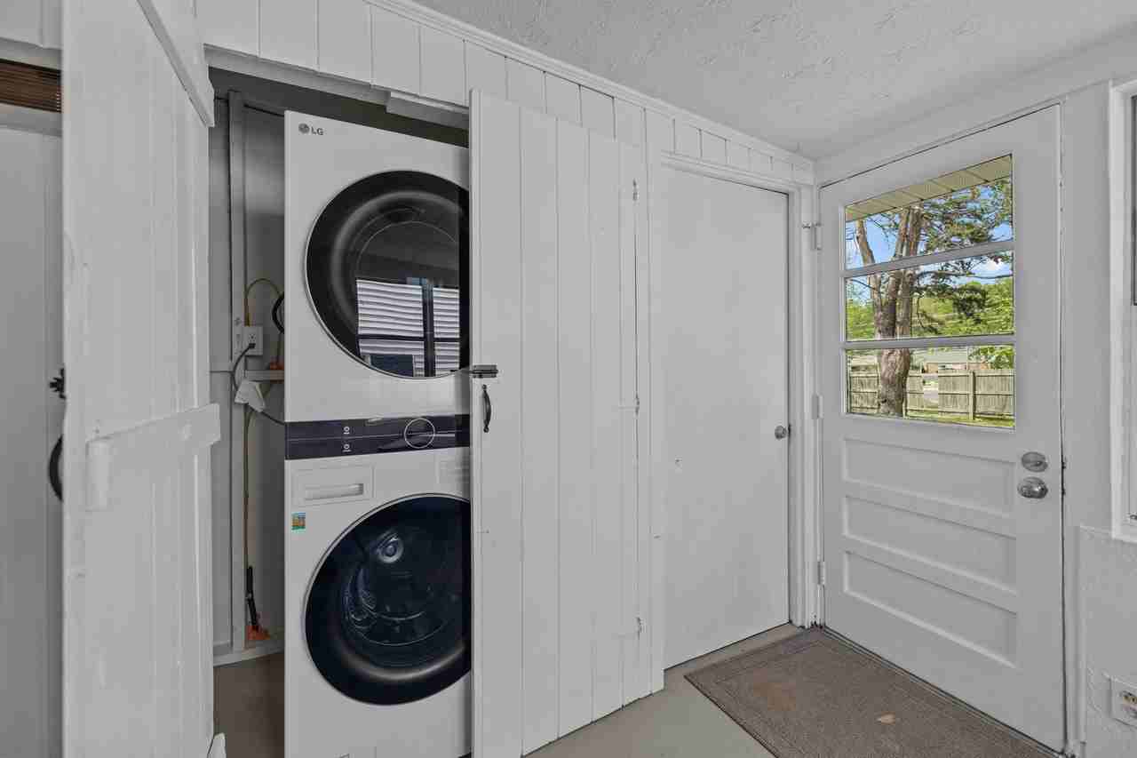 220 Fairson Avenue - Photo 6 of 13