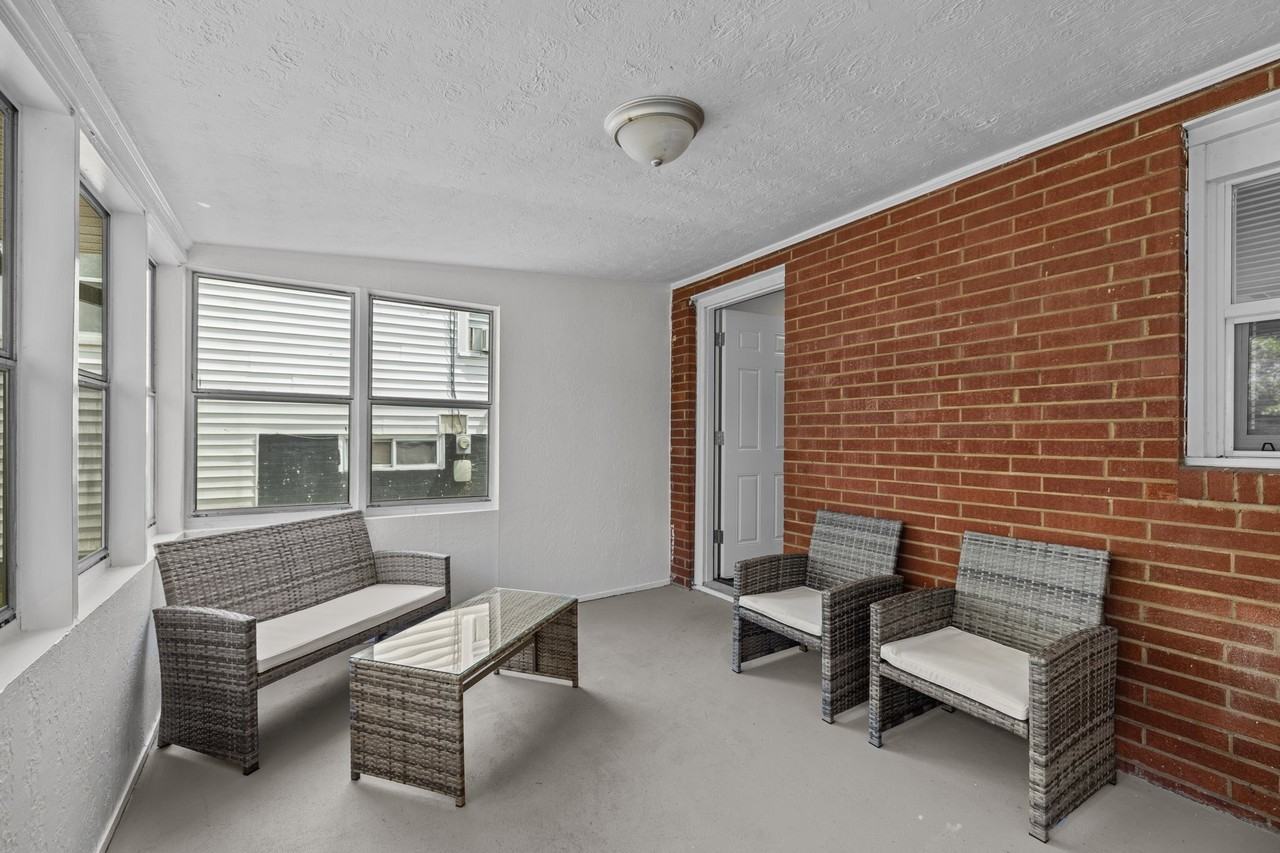 220 Fairson Avenue - Photo 7 of 13