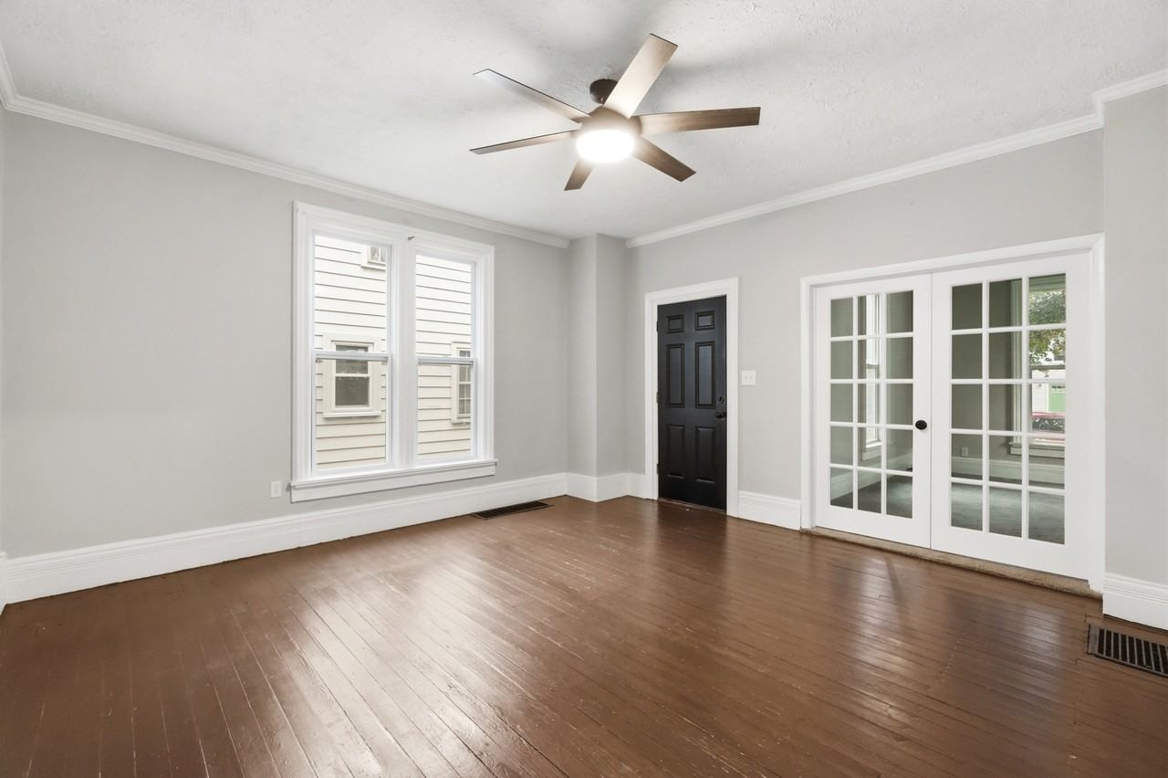 334 West 9th Street - Photo 5 of 24