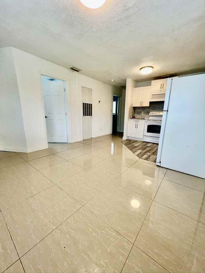 4801 14th Avenue South - Photo 4 of 11