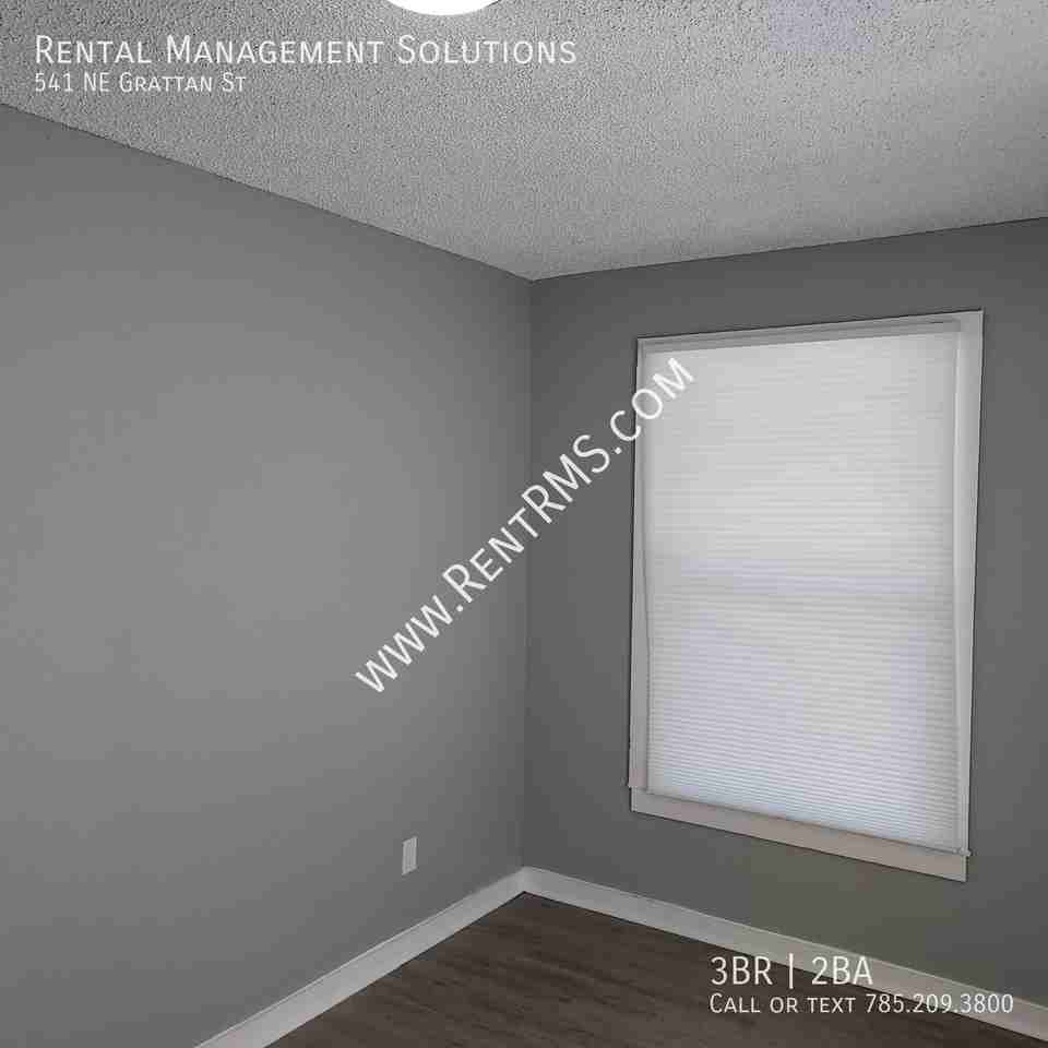 541 Ne Grattan St - Photo 7 of 34
