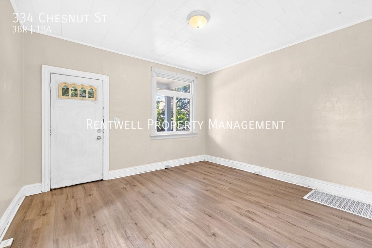 CHESNUT & - Photo 3 of 32