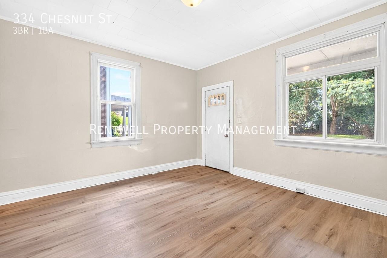 CHESNUT & - Photo 4 of 32