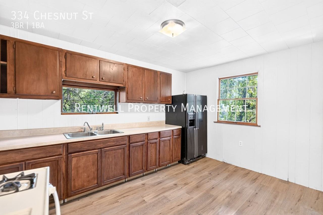 CHESNUT & - Photo 6 of 32