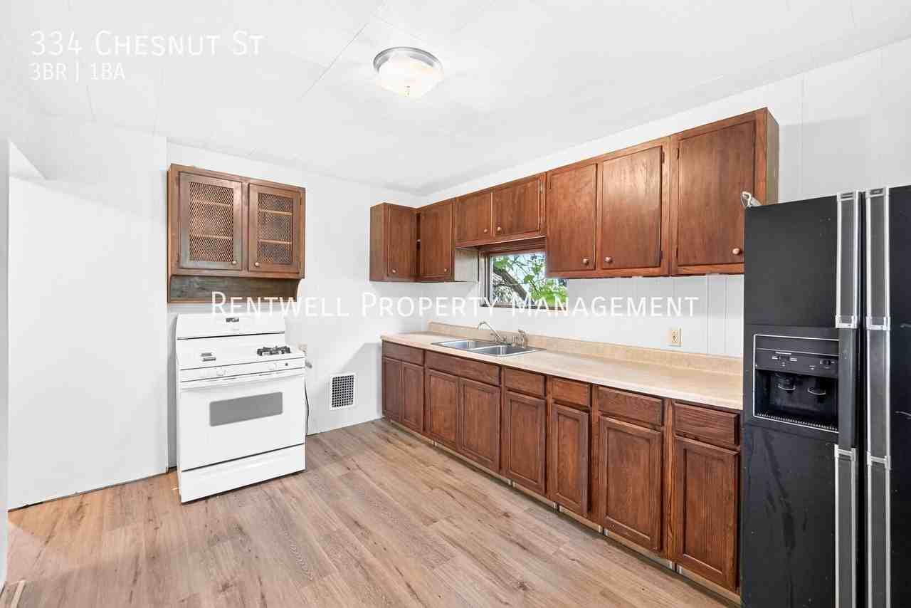 CHESNUT & - Photo 7 of 32