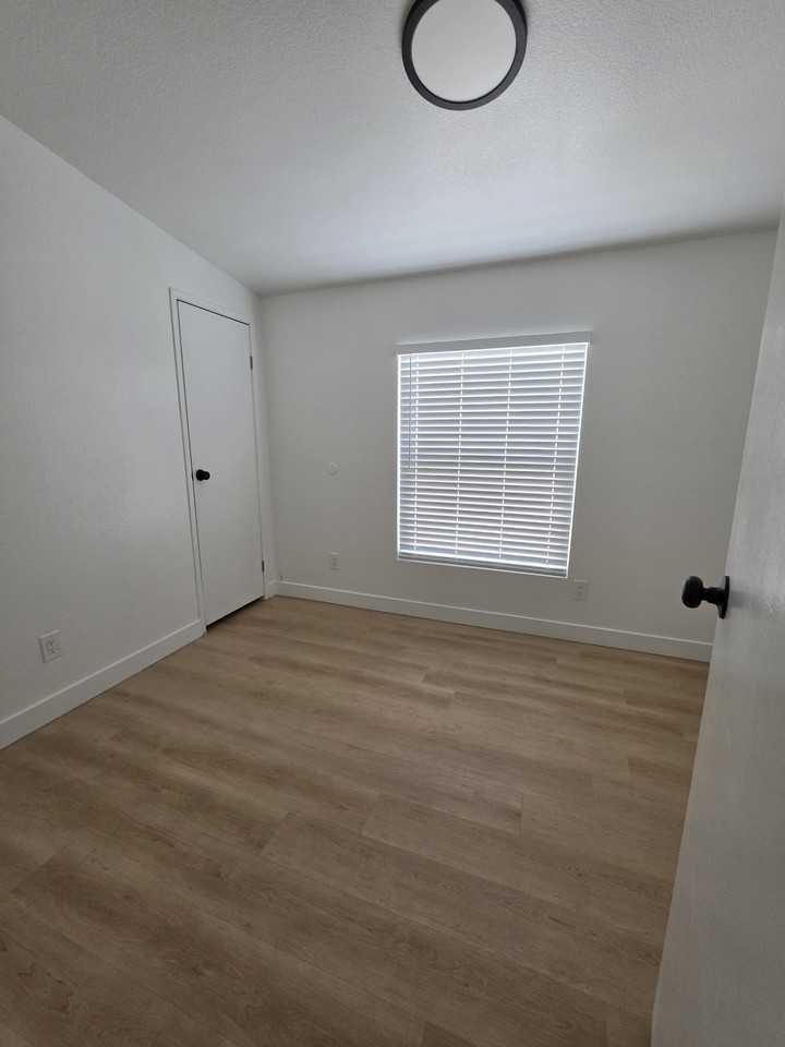 8391 San Fernando Rd. - Photo 7 of 9