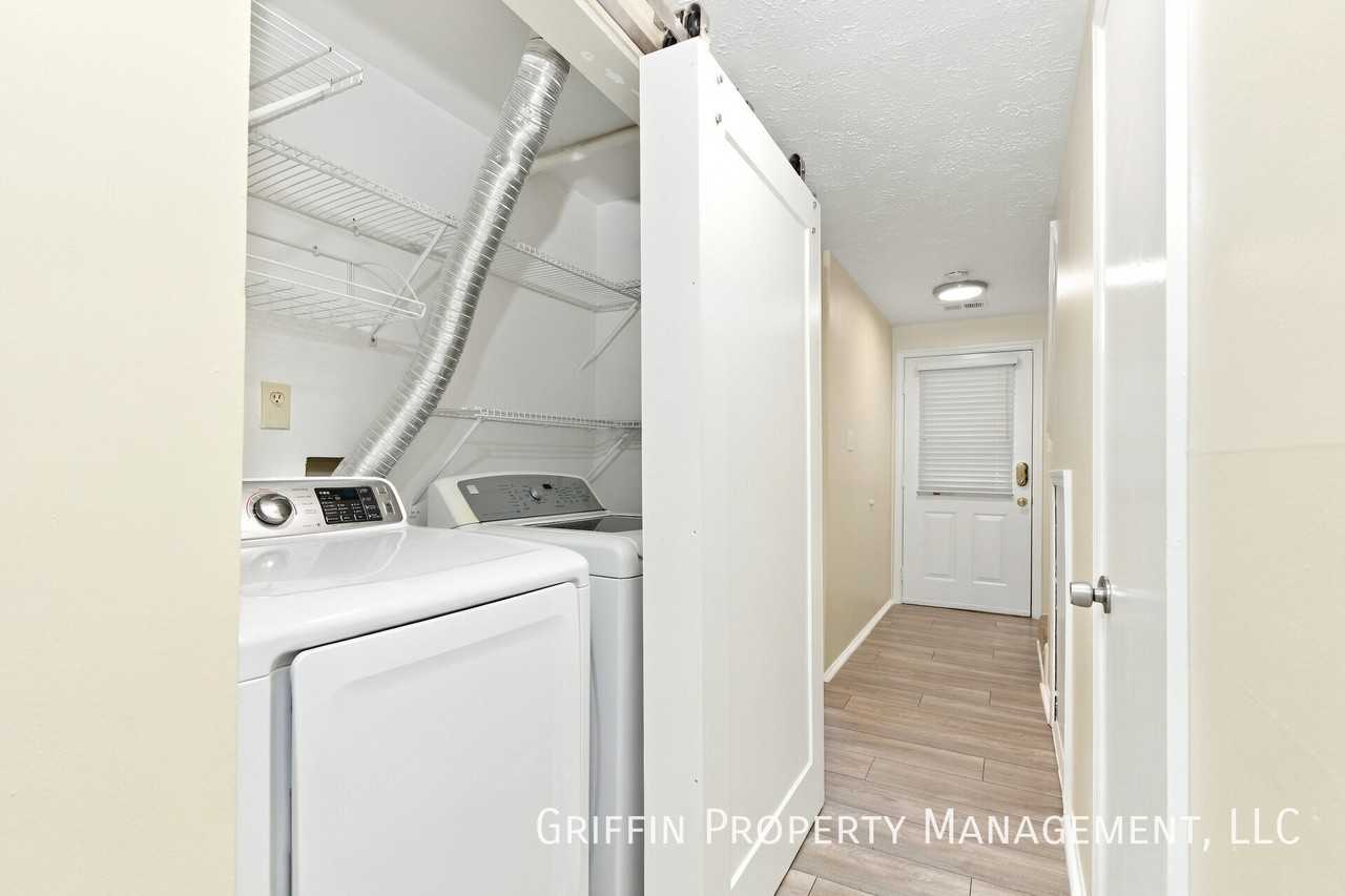 14531 Marlborough Cir #1 - Photo 4 of 15