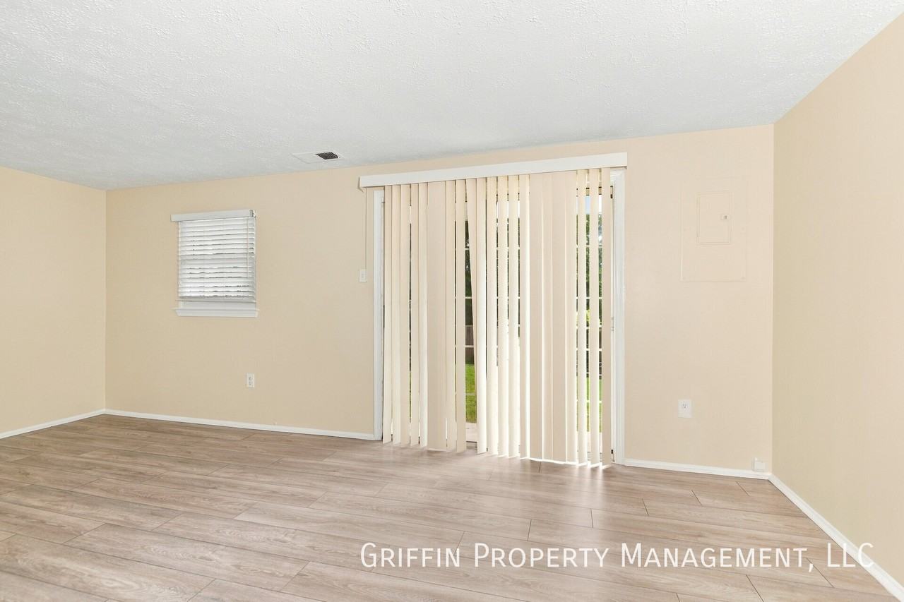 14531 Marlborough Cir #1 - Photo 7 of 15