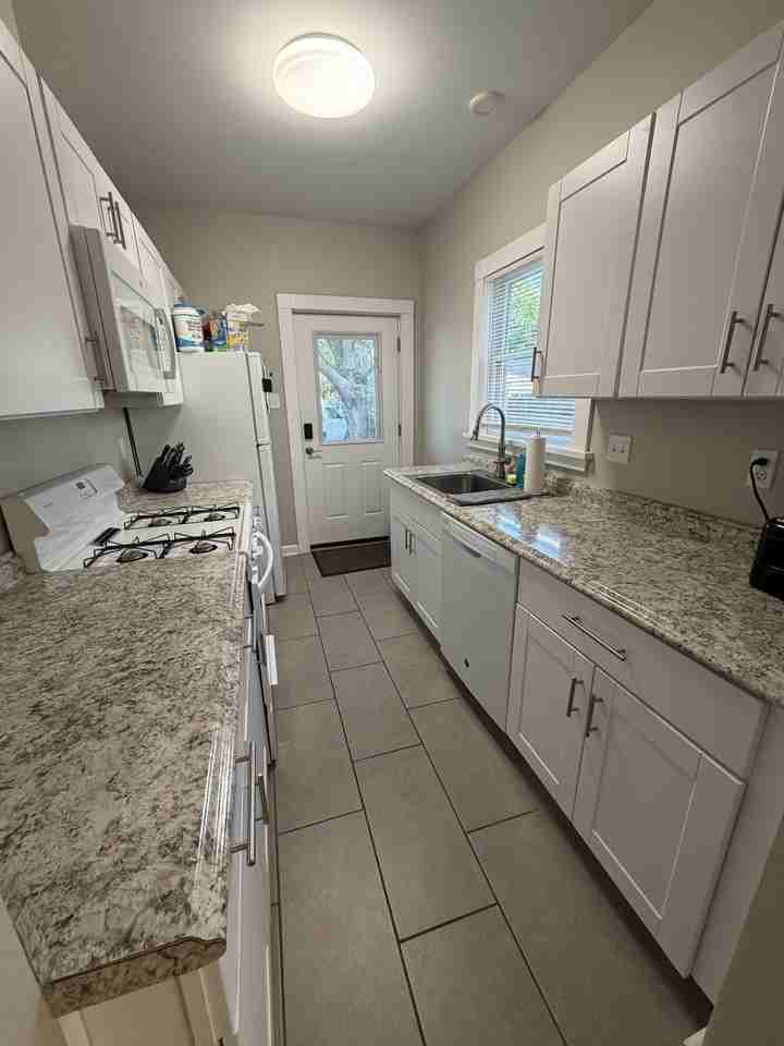 1305 West 106th Street - Photo 7 of 15