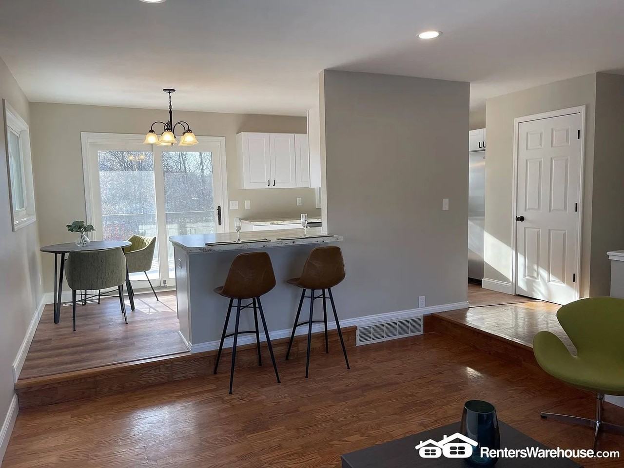 108 Country Ct Ne - Photo 3 of 12