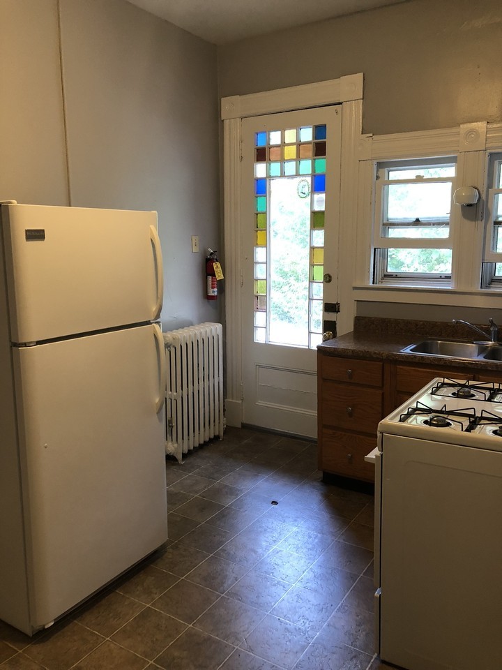 295 Maple Street - Photo 4 of 11