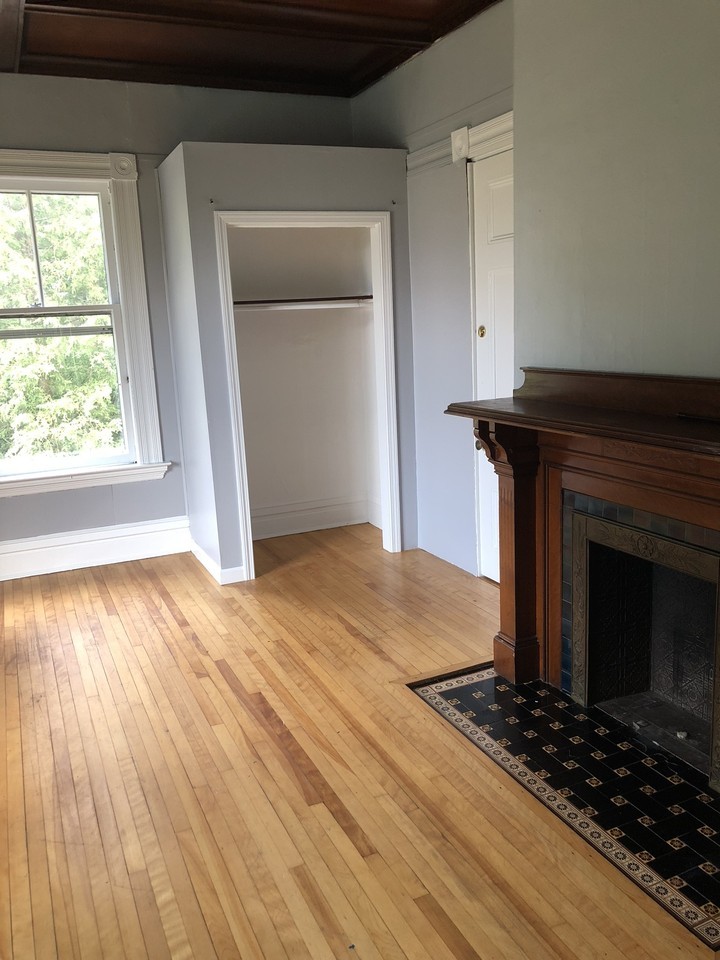 295 Maple Street - Photo 7 of 11