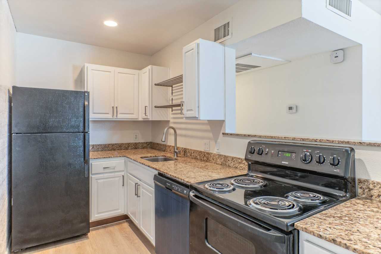 Red Sea Grove - Photo 2 of 18
