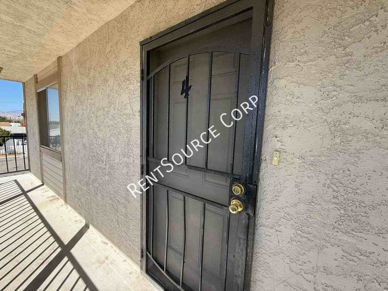 15582 L St #04 - Photo 2 of 14