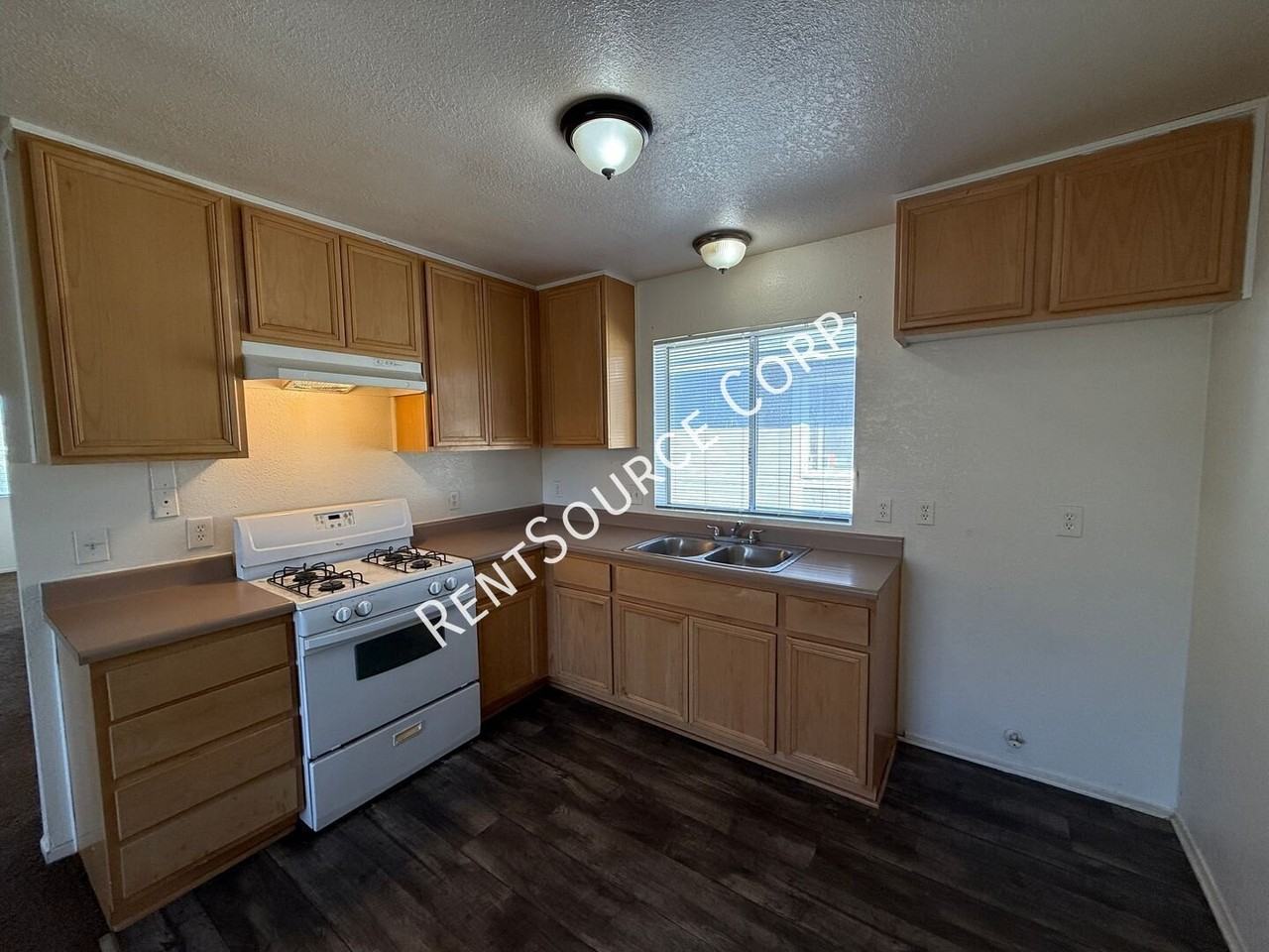15582 L St #04 - Photo 5 of 14