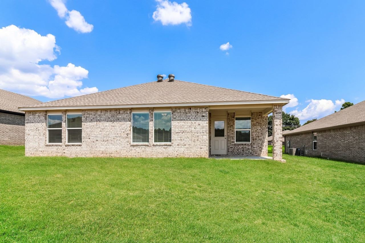 110 E Fredonia Ct - Photo 2 of 20