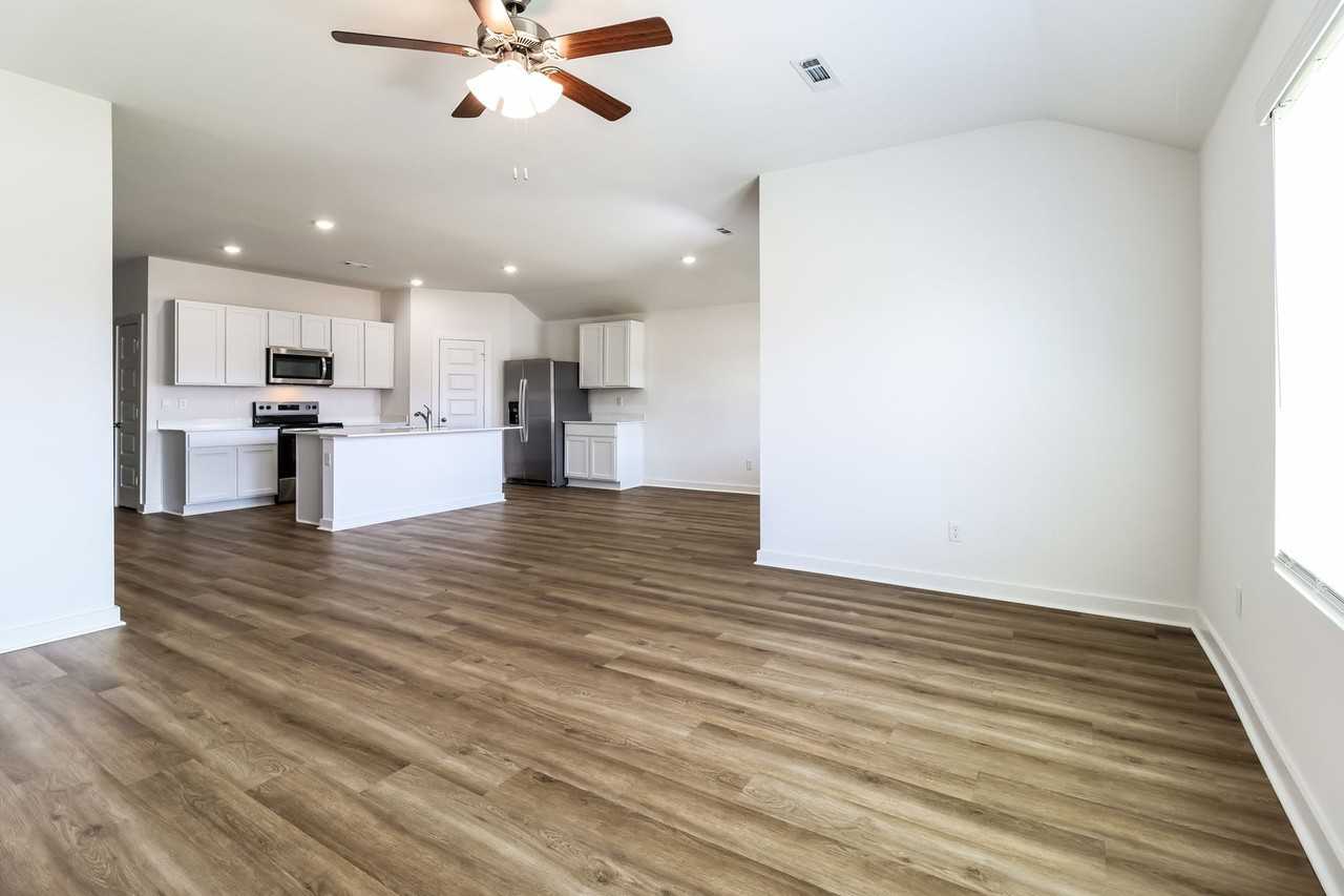 110 E Fredonia Ct - Photo 4 of 20