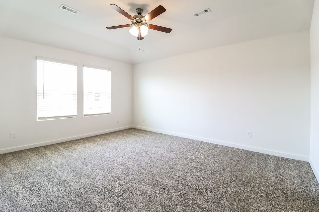 110 E Fredonia Ct - Photo 5 of 20