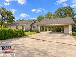 featured image of 3505 Cougar Lake Rd