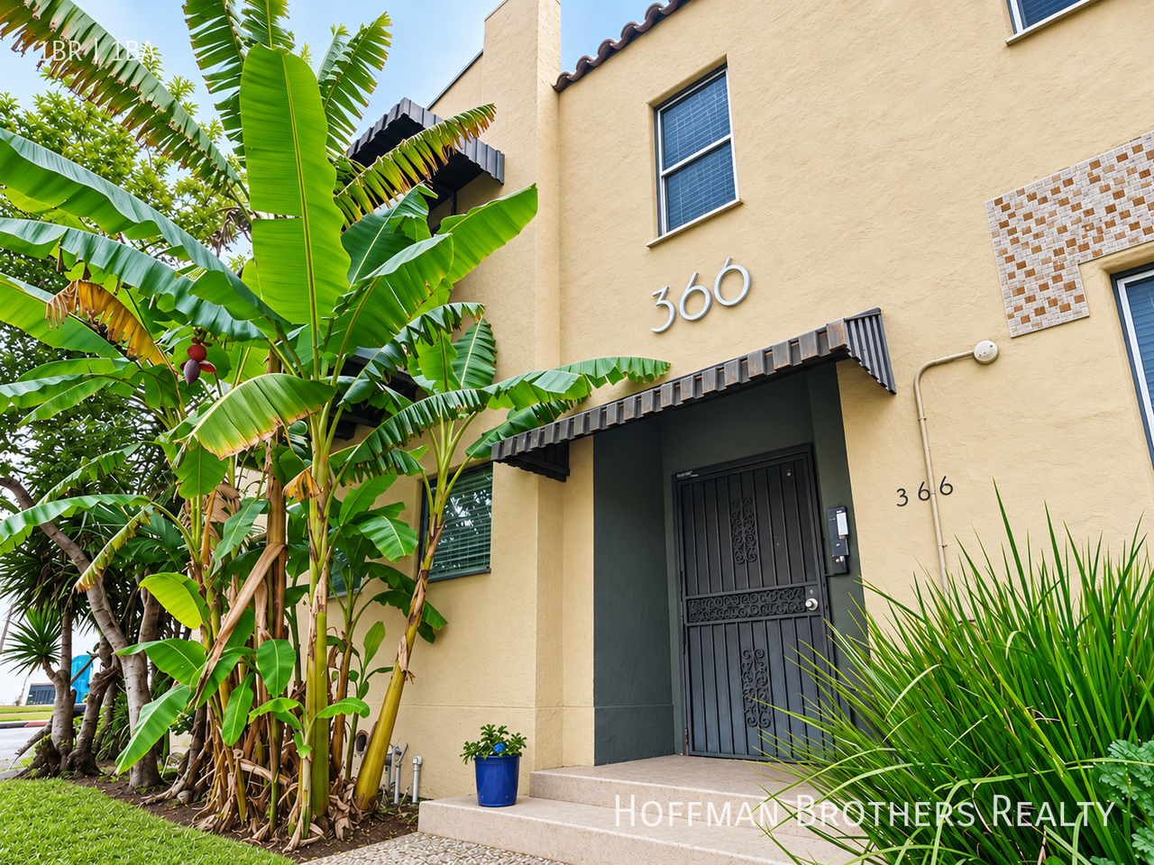 366 N Orange Grove Ave #2 - Photo 3 of 6