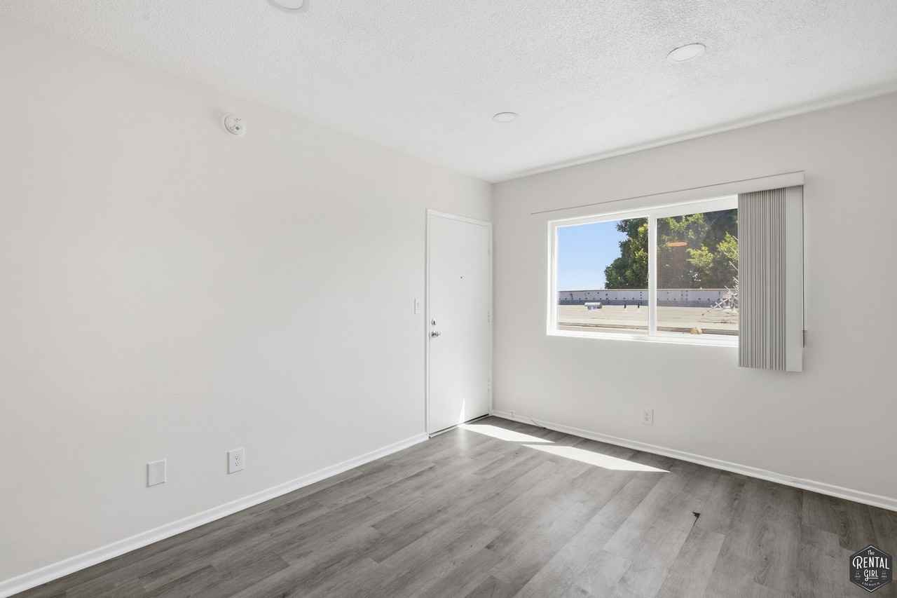 1333 Barry Ave #8 - Photo 2 of 11