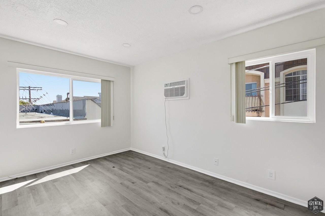 1333 Barry Ave #8 - Photo 3 of 11