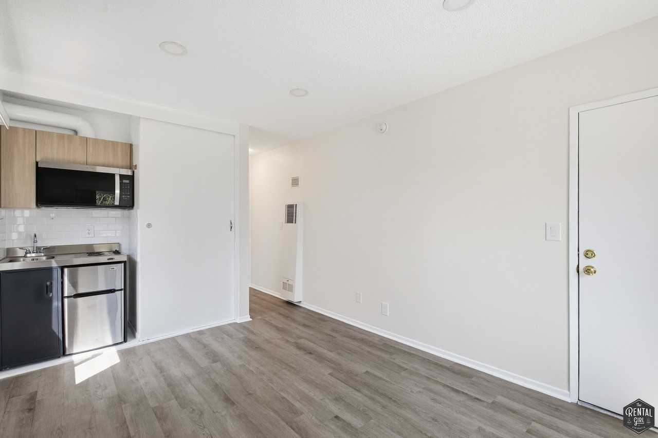 1333 Barry Ave #8 - Photo 5 of 11