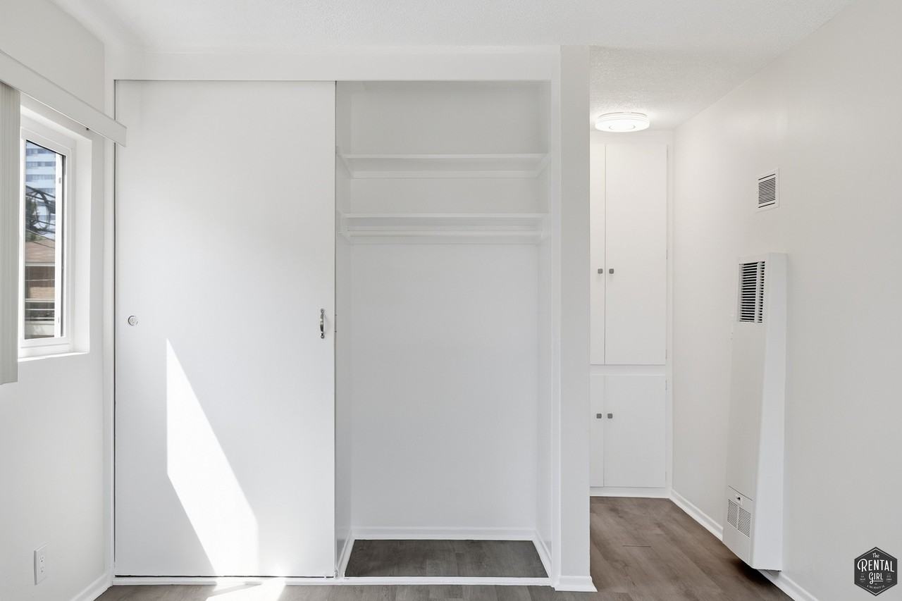 1333 Barry Ave #8 - Photo 6 of 11