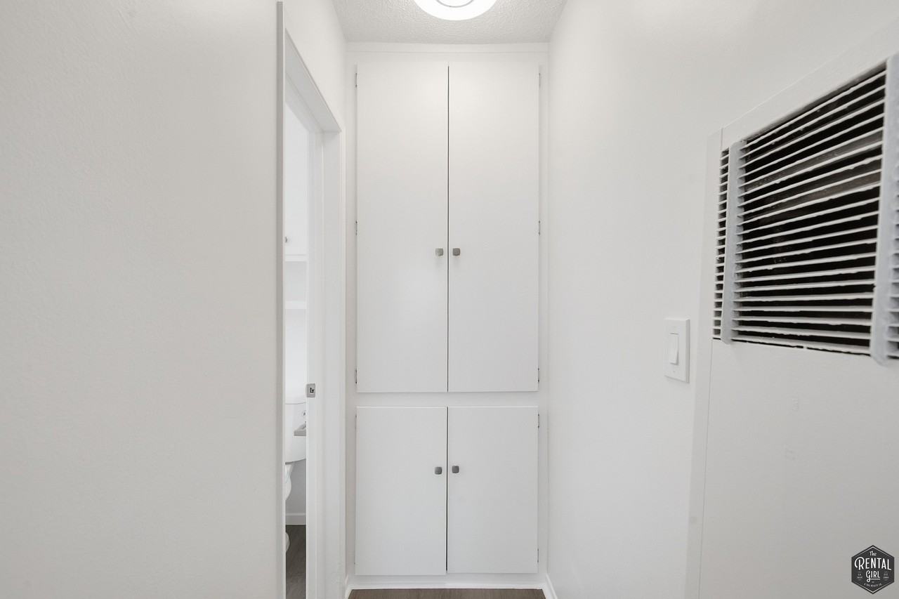 1333 Barry Ave #8 - Photo 7 of 11
