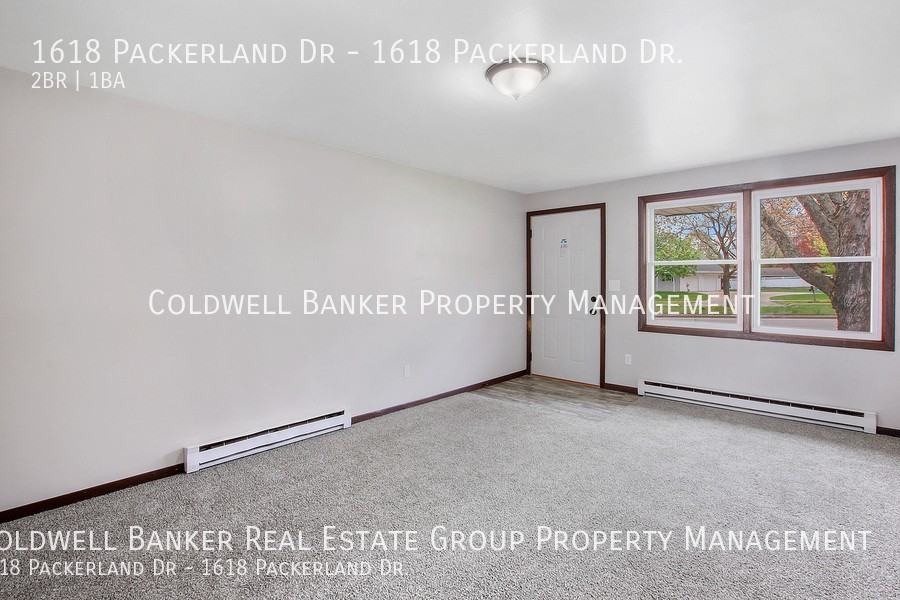 1618 Packerland Dr - Photo 5 of 12