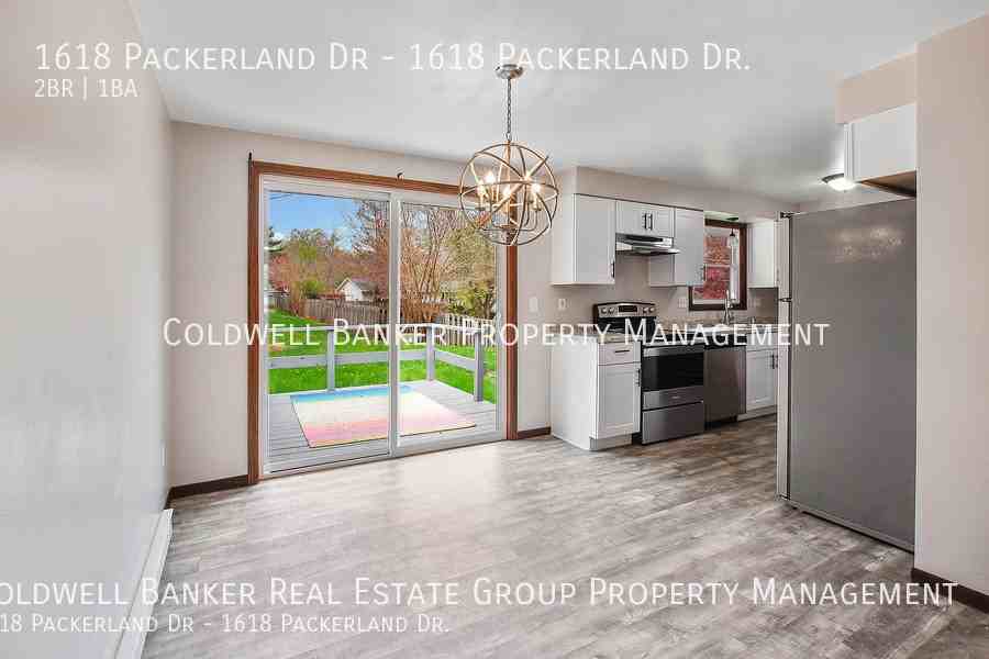 1618 Packerland Dr - Photo 6 of 12