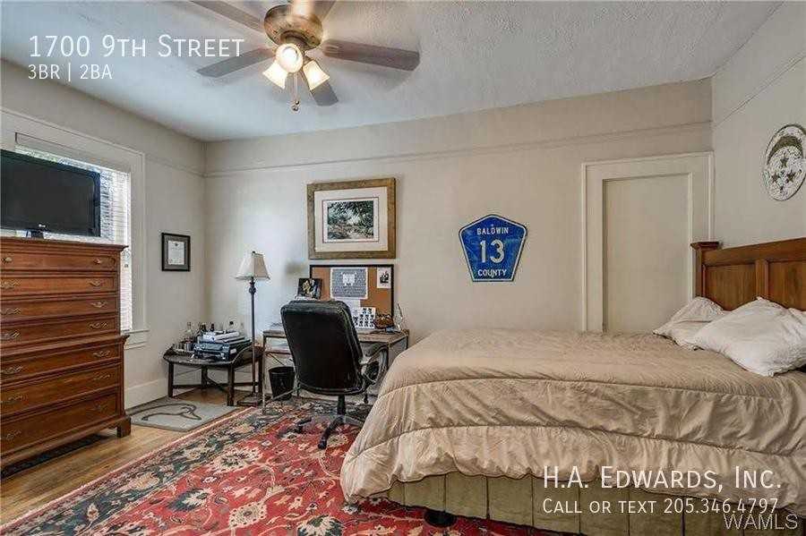 1700 9th St - Photo 5 of 6