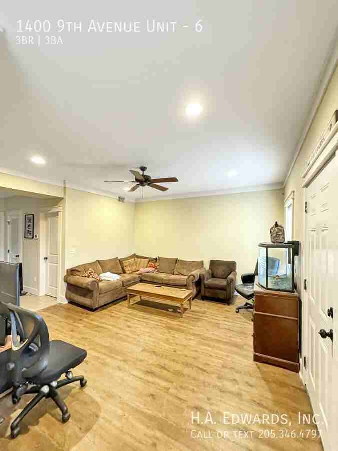 1400 9th Ave #6 - Photo 2 of 11