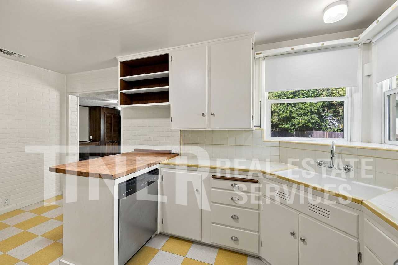 2511 Cathay Ct - Photo 3 of 25