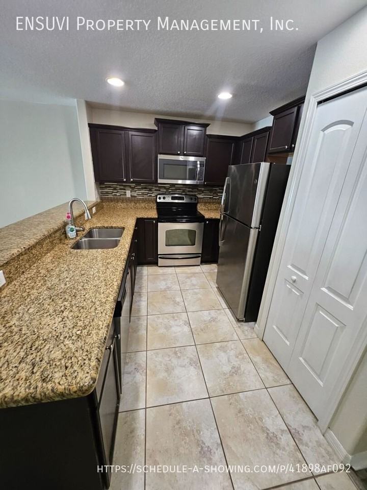 9732 Trumpet Vine Loop - Photo 4 of 15