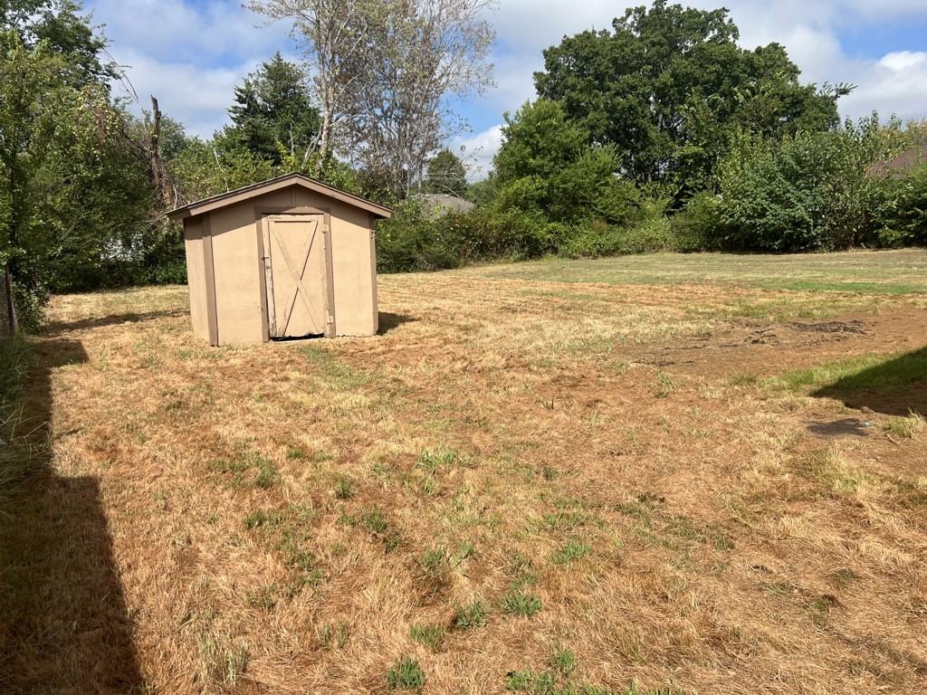 612 N Orcutt St - Photo 3 of 12