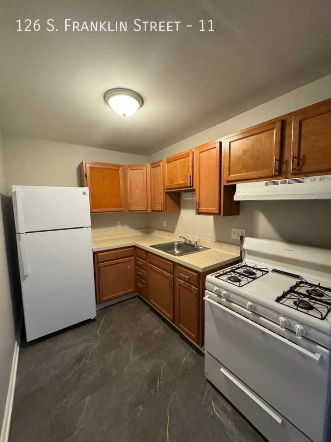 126 S Franklin St #11 - Photo 3 of 18