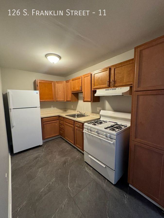 126 S Franklin St #11 - Photo 4 of 18