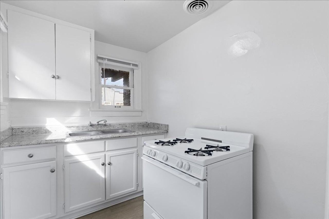 301 W 14th St #301-1-2 - Photo 4 of 12