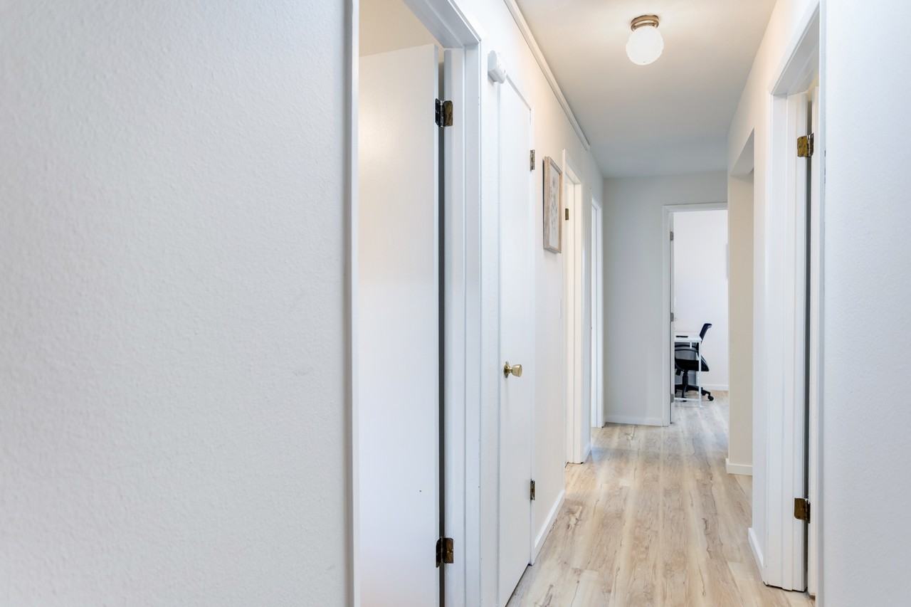 608 West Emerson Street - Photo 3 of 5
