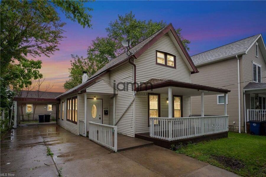 6020 Wakefield Ave - Photo 3 of 34