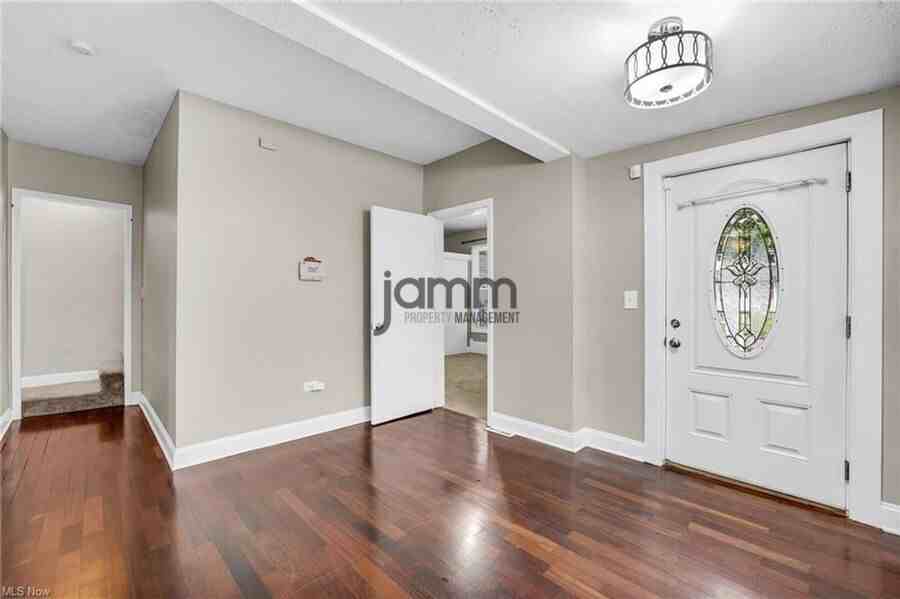 6020 Wakefield Ave - Photo 5 of 34