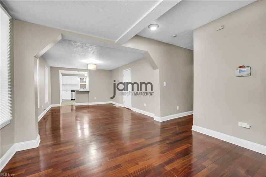 6020 Wakefield Ave - Photo 6 of 34