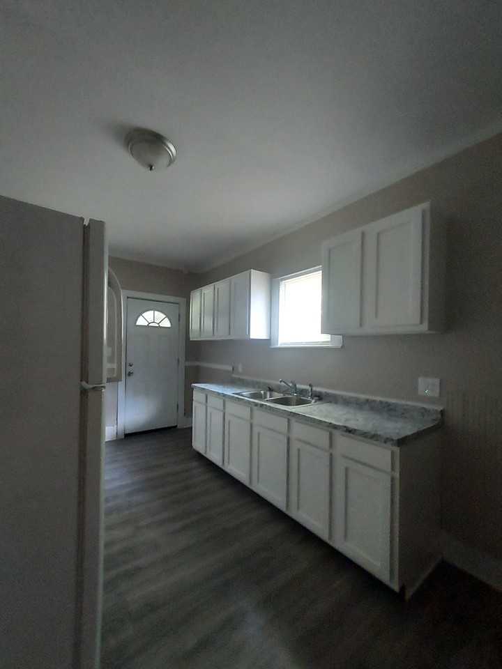 120 Maholm St - Photo 2 of 10