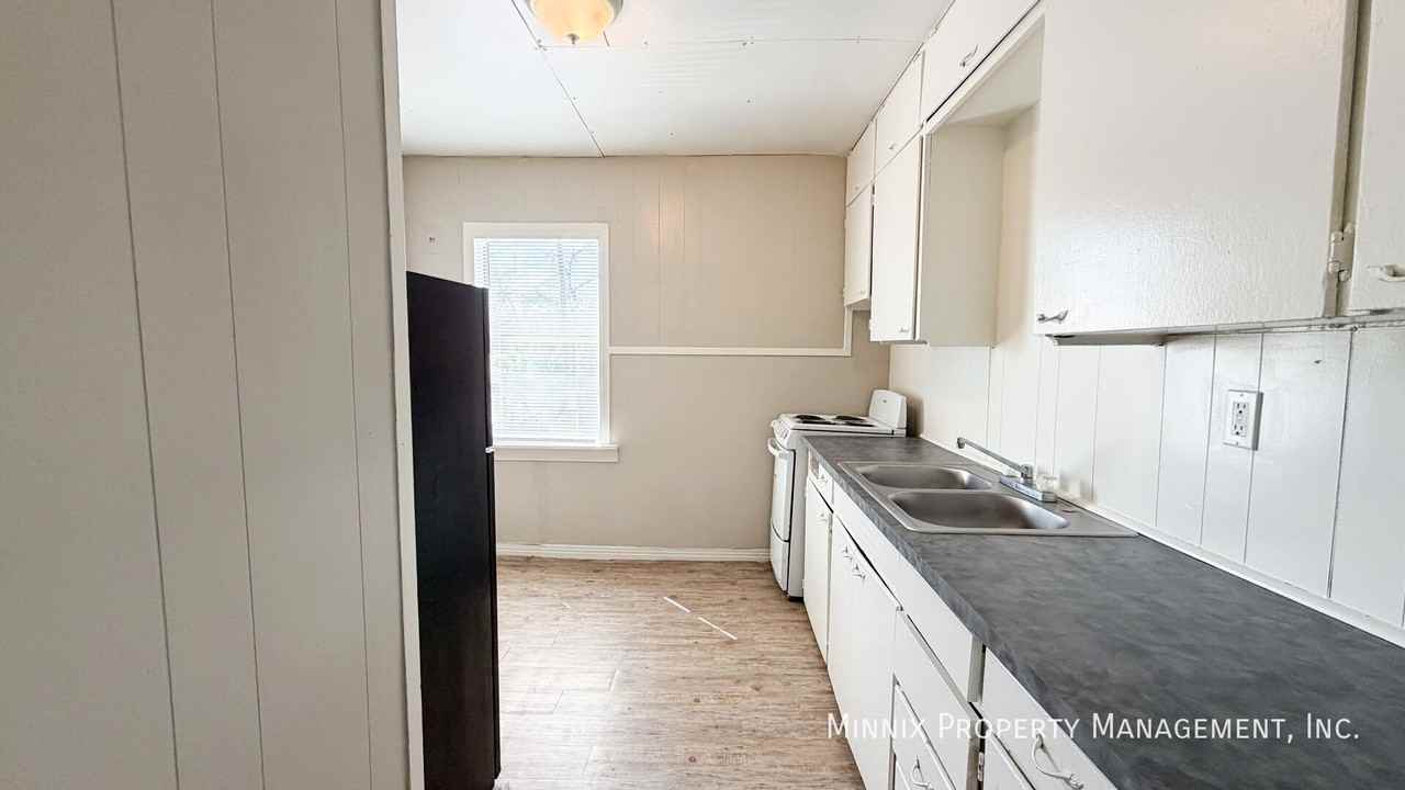 2123 18th St #B - Photo 2 of 12