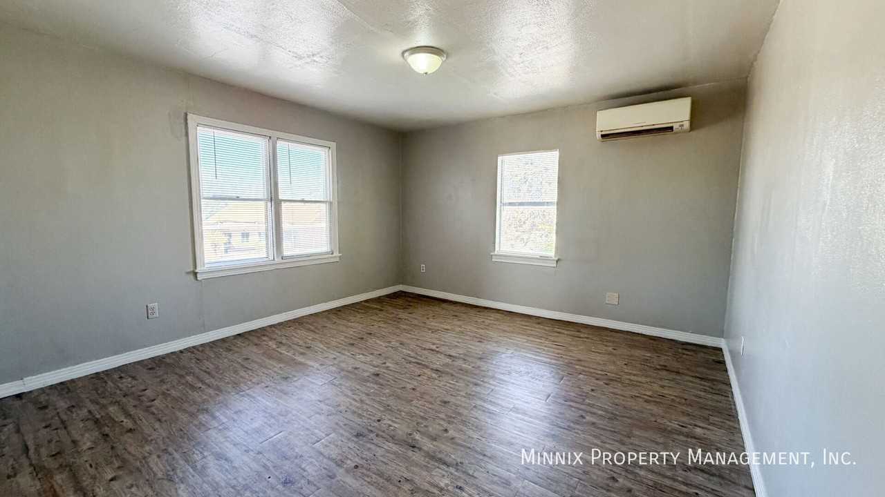 2123 18th St #B - Photo 4 of 12