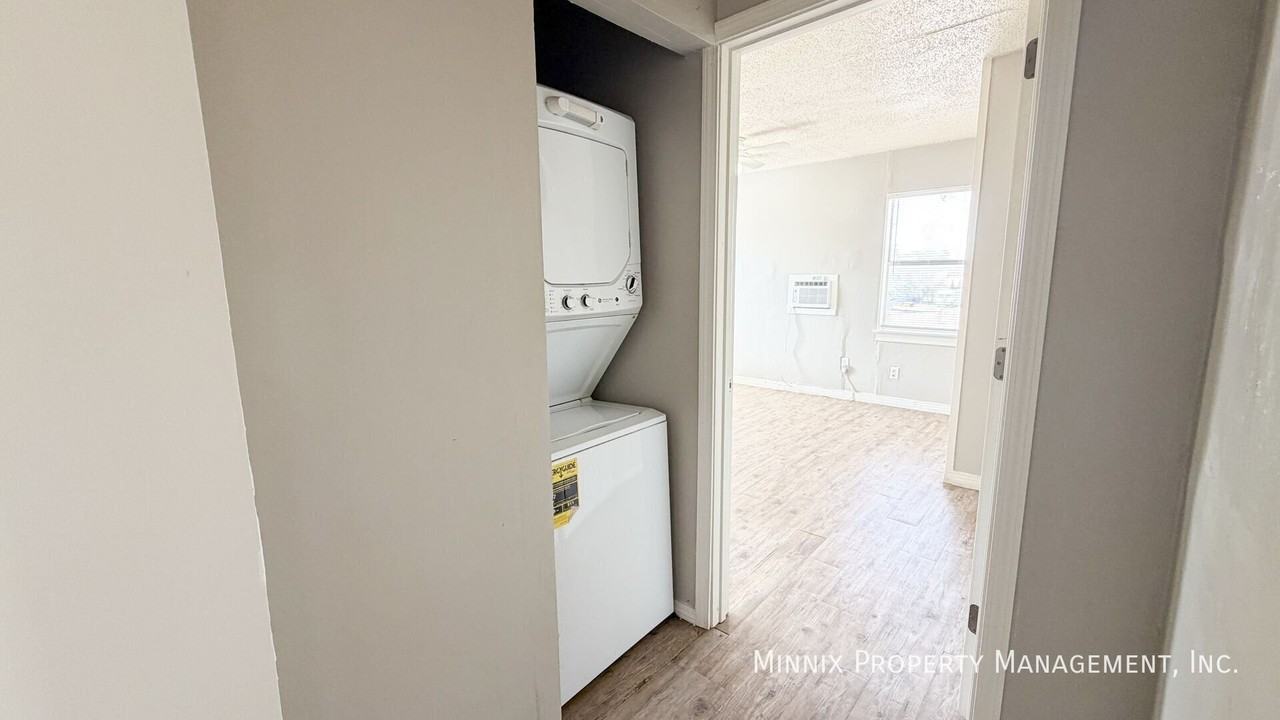 2123 18th St #B - Photo 5 of 12