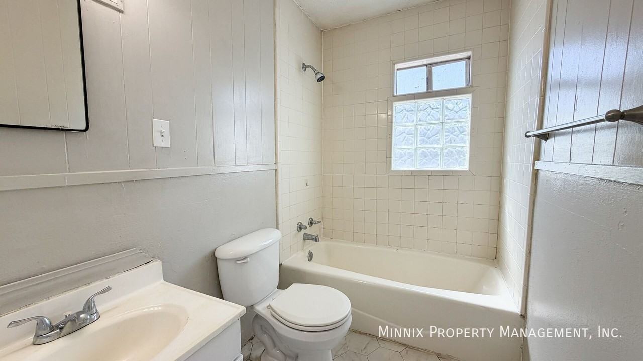 2123 18th St #B - Photo 6 of 12